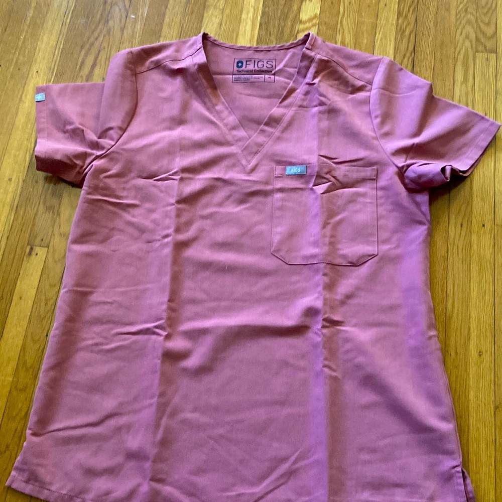 Figs scrub top